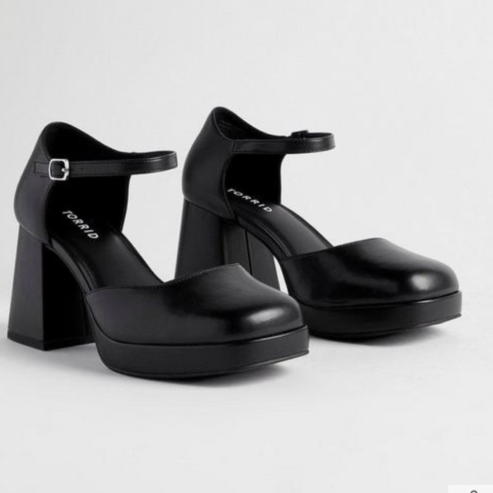 Torrid Platform Block Heel D'orsay Mary Jane (10WW)